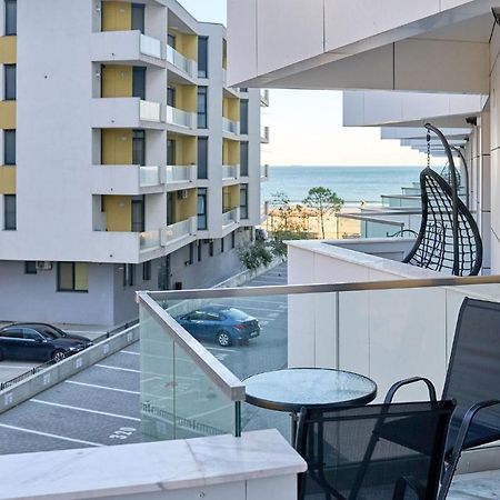 Mg Brothers Apartment In Infinity Beach Resort Mamaia Exteriör bild