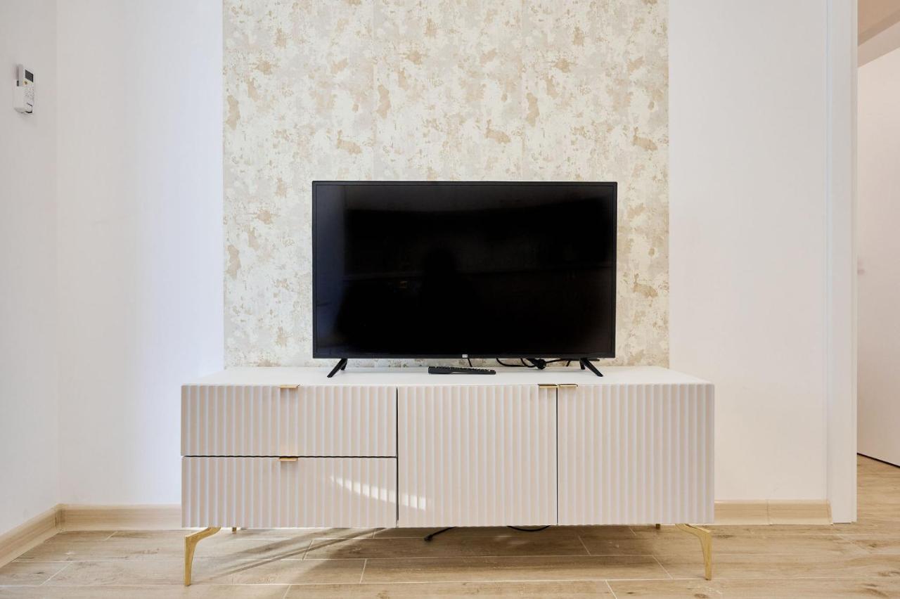 Mg Brothers Apartment In Infinity Beach Resort Mamaia Exteriör bild